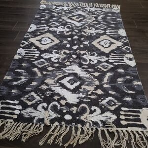 Blue metalic woven tufted fringe rug